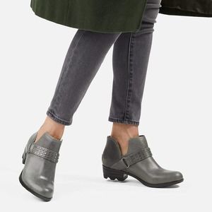 NEW Sorel Lolla II Ankle Boots Strap Stud Leather Gray Size 7.5